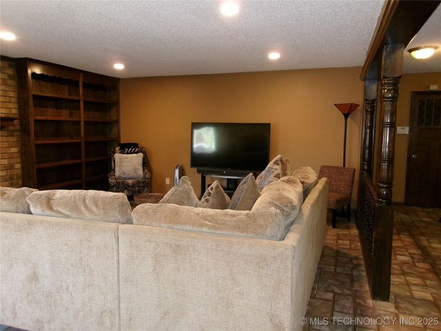 2902 Hilltop Avenue, Muskogee, OK 74403