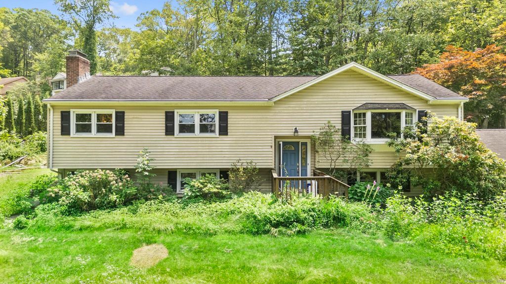 51 Ole Musket Lane, Danbury, CT 06810
