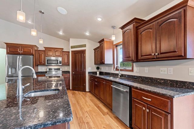 1979 KETTLE CREEK DRIVE, De Pere, WI 54115