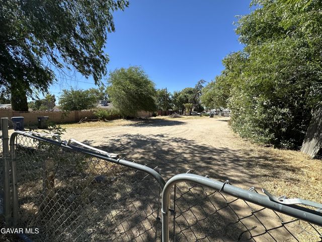5042 W Avenue L12, Lancaster, CA 93536
