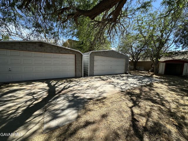 5042 W Avenue L12, Lancaster, CA 93536