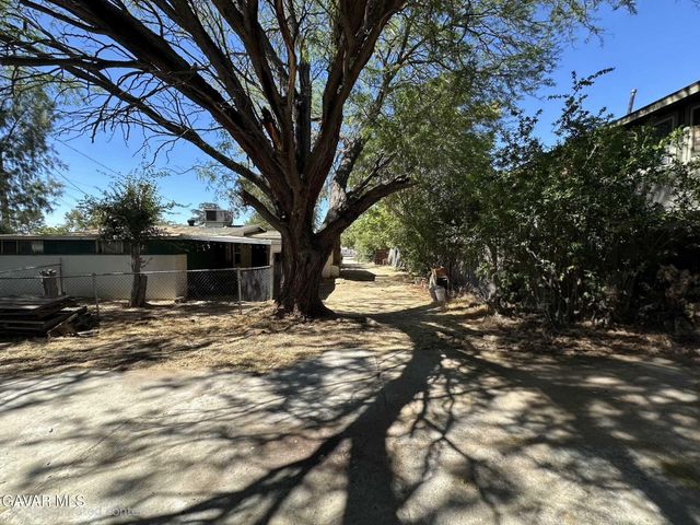 5042 W Avenue L12, Lancaster, CA 93536