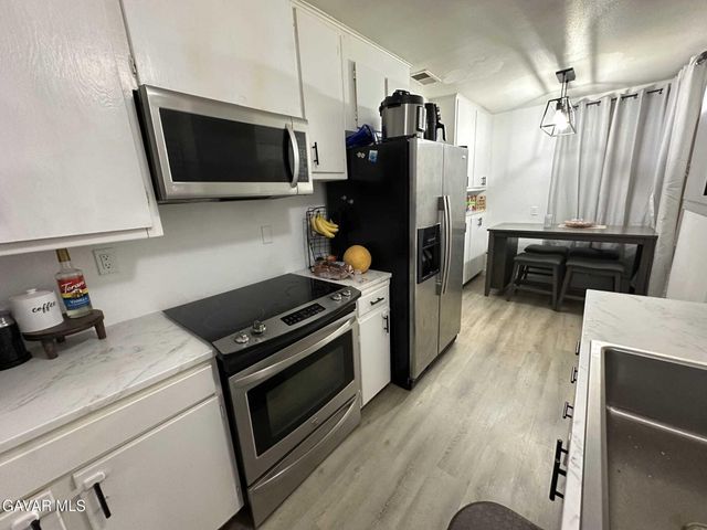 5042 W Avenue L12, Lancaster, CA 93536