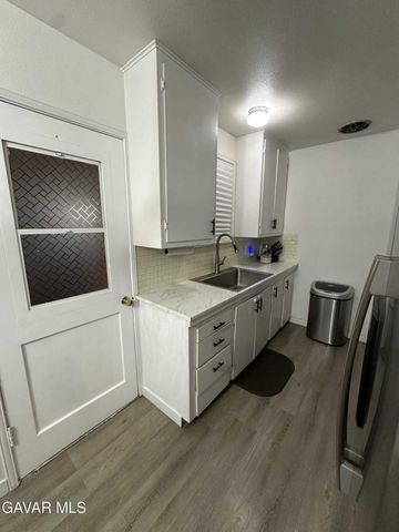 5042 W Avenue L12, Lancaster, CA 93536