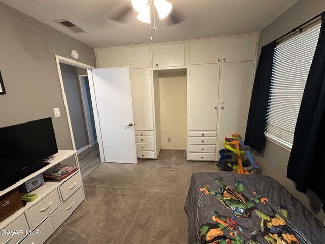 5042 W Avenue L12, Lancaster, CA 93536