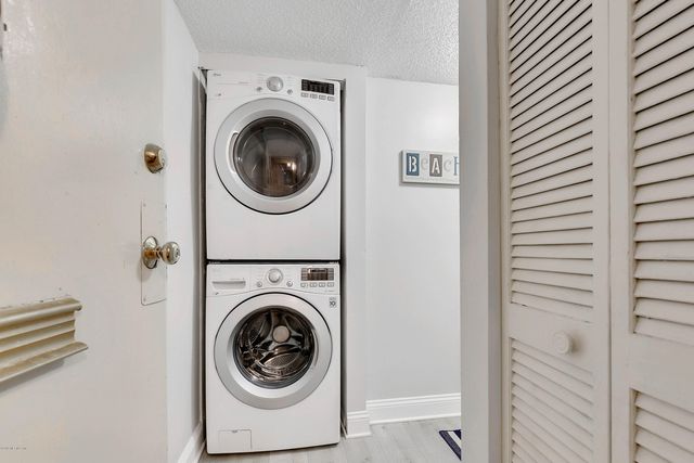 411 1ST Street S 204, Jacksonville Beach, FL 32250