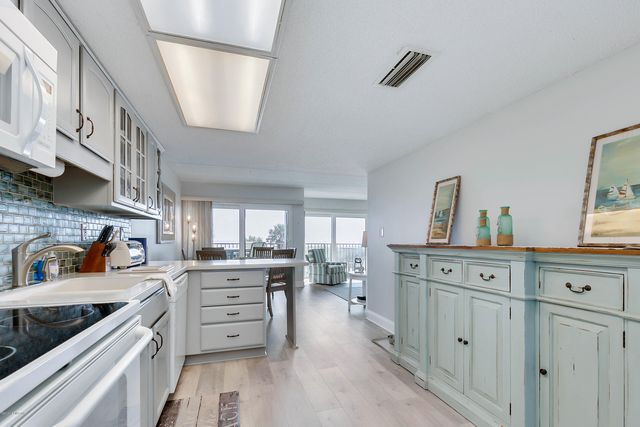 411 1ST Street S 204, Jacksonville Beach, FL 32250