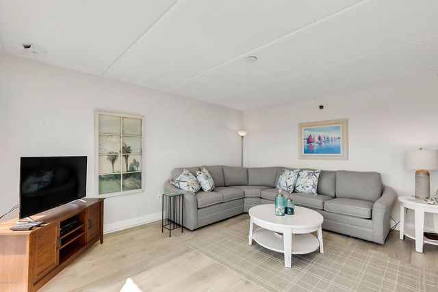 411 1ST Street S 204, Jacksonville Beach, FL 32250