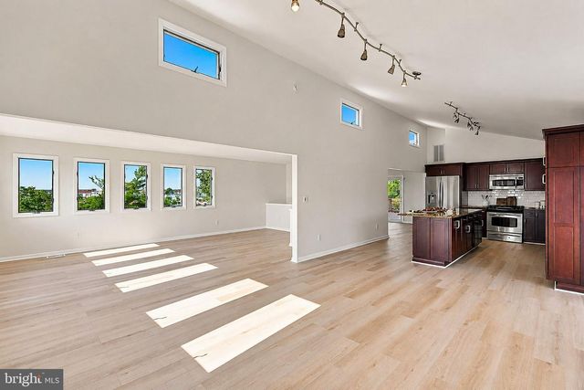 369 TUSCARORA AVE, Barnegat, NJ 08005