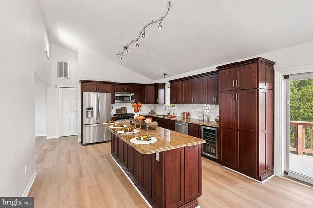 369 TUSCARORA AVE, Barnegat, NJ 08005