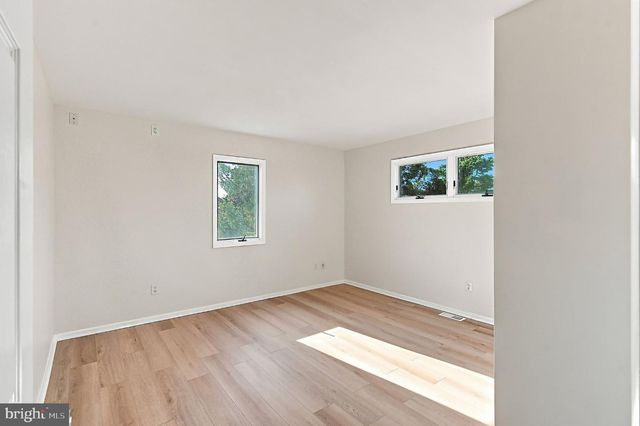 369 TUSCARORA AVE, Barnegat, NJ 08005