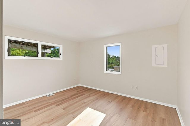 369 TUSCARORA AVE, Barnegat, NJ 08005