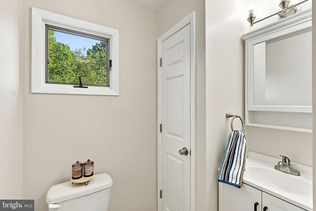 369 TUSCARORA AVE, Barnegat, NJ 08005