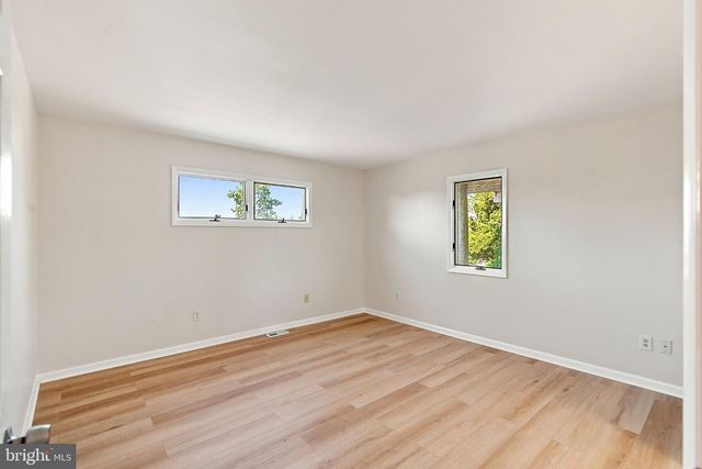 369 TUSCARORA AVE, Barnegat, NJ 08005