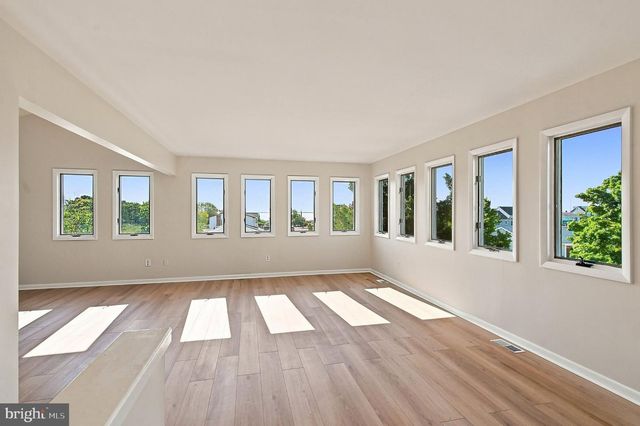 369 TUSCARORA AVE, Barnegat, NJ 08005