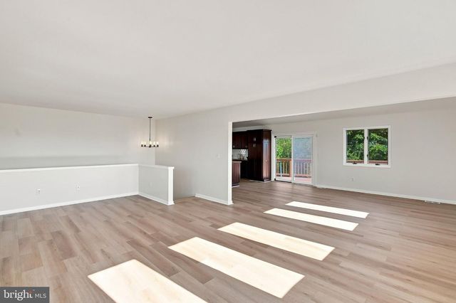 369 TUSCARORA AVE, Barnegat, NJ 08005