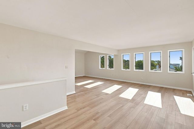 369 TUSCARORA AVE, Barnegat, NJ 08005