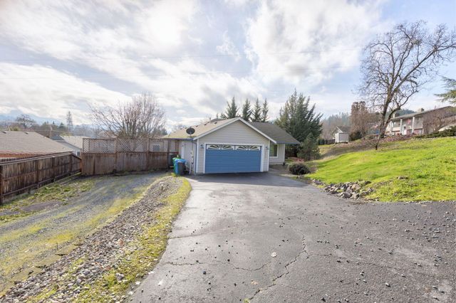 1884 SW Allen Creek Road, Grants Pass, OR 97527