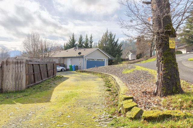 1884 SW Allen Creek Road, Grants Pass, OR 97527