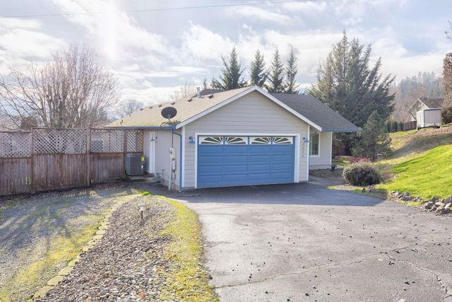 1884 SW Allen Creek Road, Grants Pass, OR 97527
