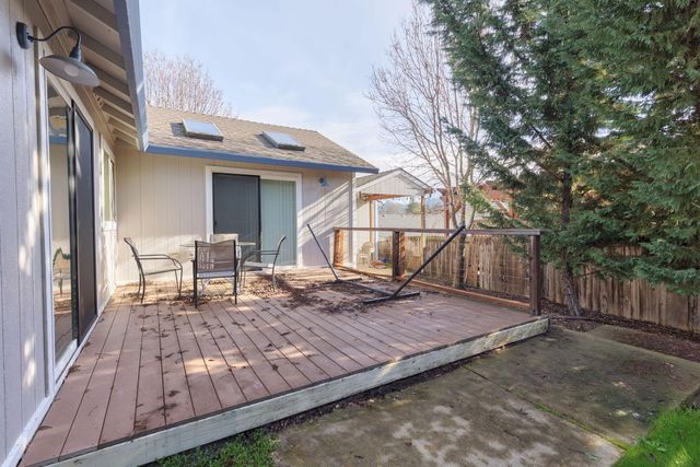 1884 SW Allen Creek Road, Grants Pass, OR 97527