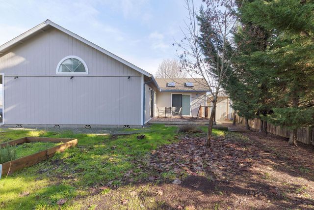 1884 SW Allen Creek Road, Grants Pass, OR 97527
