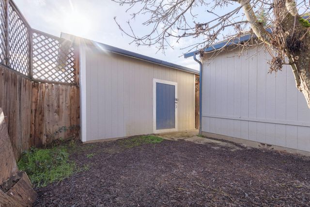 1884 SW Allen Creek Road, Grants Pass, OR 97527