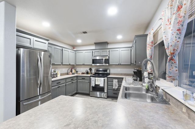 1884 SW Allen Creek Road, Grants Pass, OR 97527