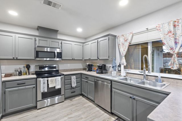 1884 SW Allen Creek Road, Grants Pass, OR 97527