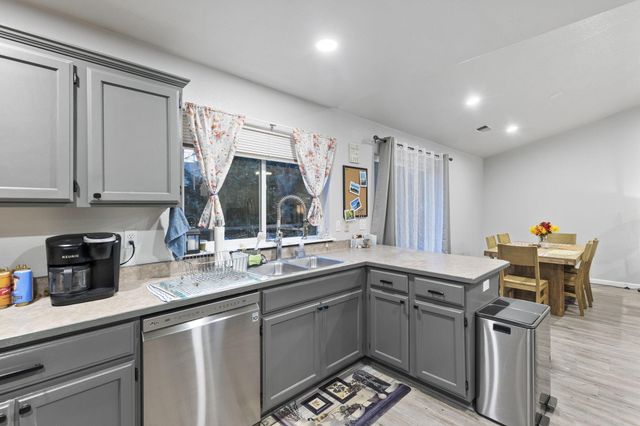 1884 SW Allen Creek Road, Grants Pass, OR 97527