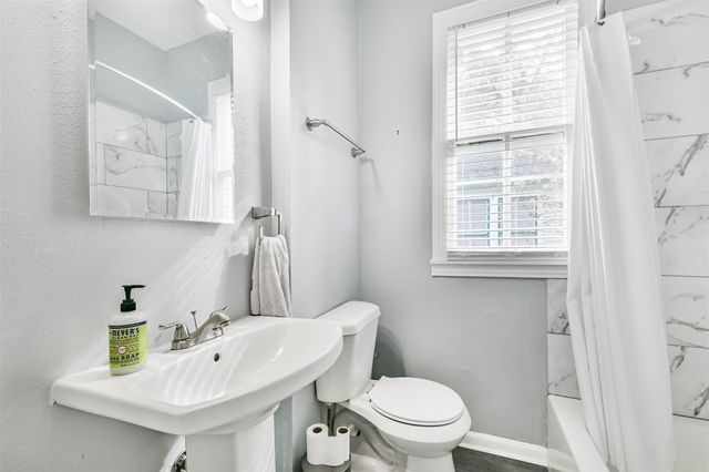 2005 37th Street, Galveston, TX 77550