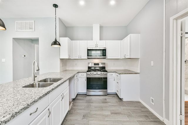 2005 37th Street, Galveston, TX 77550