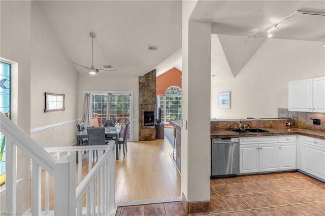 3224 Lynnhaven DR, Virginia Beach, VA 23451