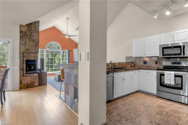 3224 Lynnhaven DR, Virginia Beach, VA 23451