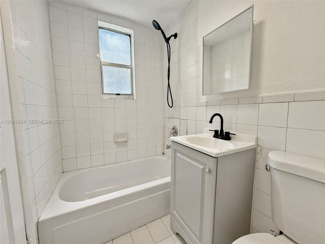 220 NW 11th Ter 3, Miami, FL 33136