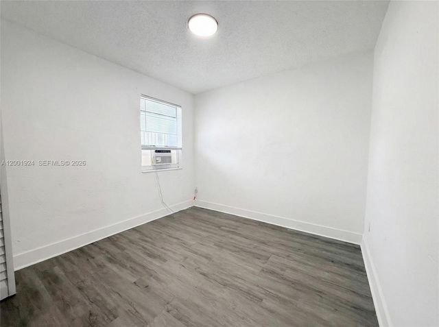 220 NW 11th Ter 3, Miami, FL 33136