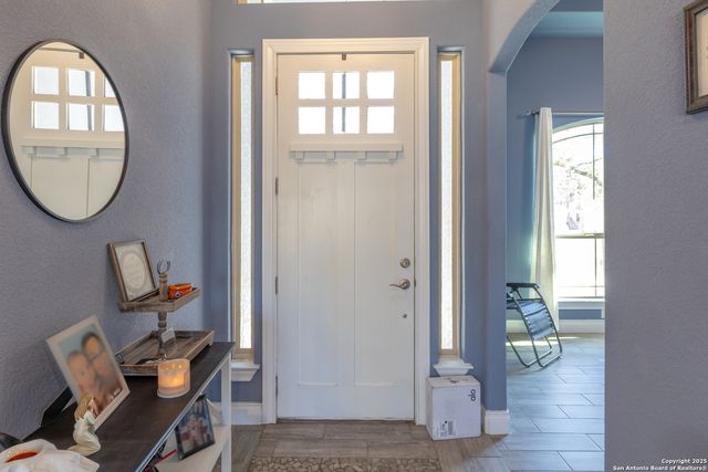 355 Shannon Ridge Dr, Floresville, TX 78114