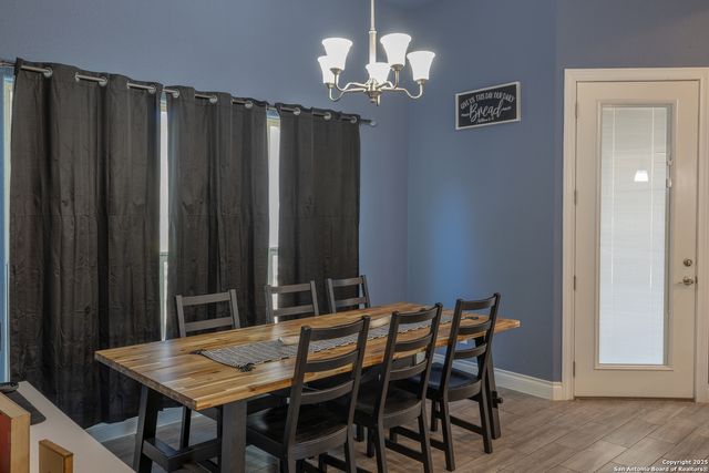 355 Shannon Ridge Dr, Floresville, TX 78114