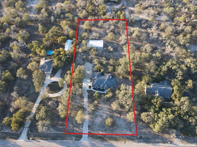 355 Shannon Ridge Dr, Floresville, TX 78114