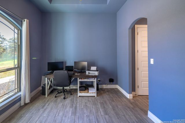 355 Shannon Ridge Dr, Floresville, TX 78114