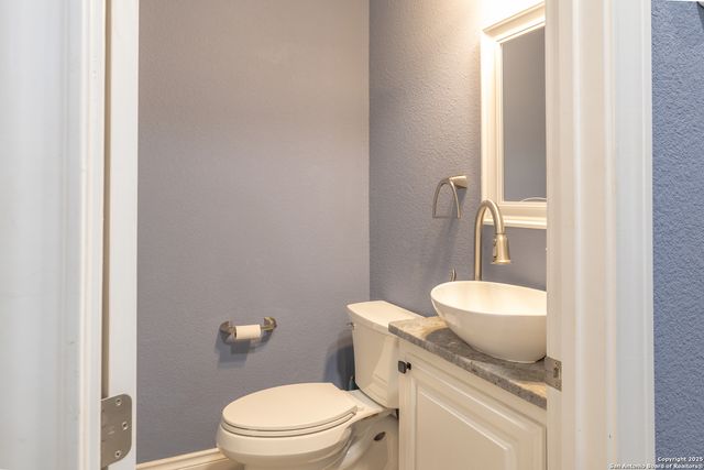 355 Shannon Ridge Dr, Floresville, TX 78114