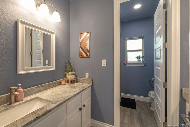 355 Shannon Ridge Dr, Floresville, TX 78114