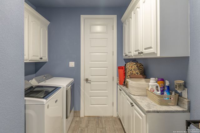 355 Shannon Ridge Dr, Floresville, TX 78114