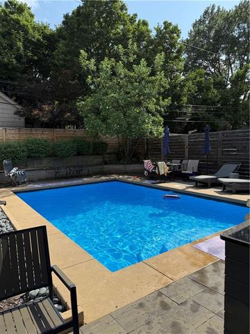 31 W Winthrope Road, Kansas City, MO 64113
