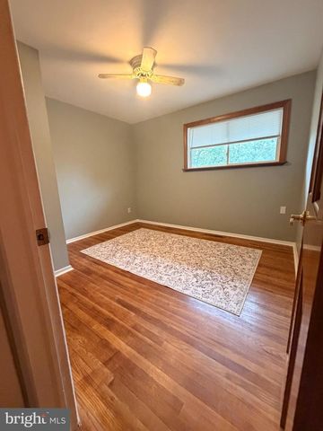6 LYNCH FARM DR, Newark, DE 19713