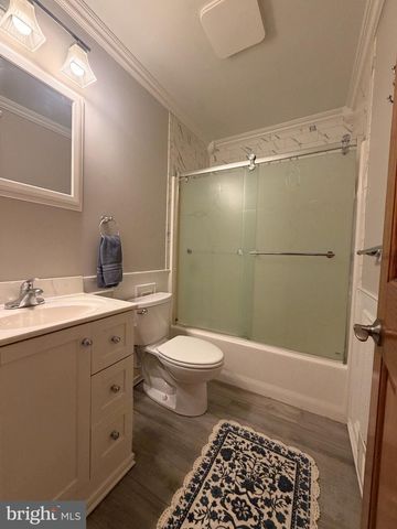 6 LYNCH FARM DR, Newark, DE 19713