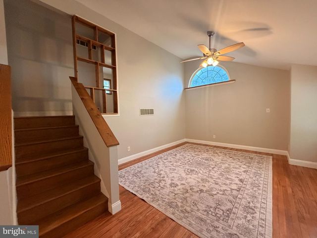 6 LYNCH FARM DR, Newark, DE 19713
