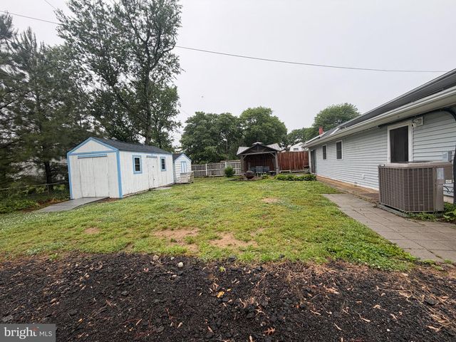 6 LYNCH FARM DR, Newark, DE 19713