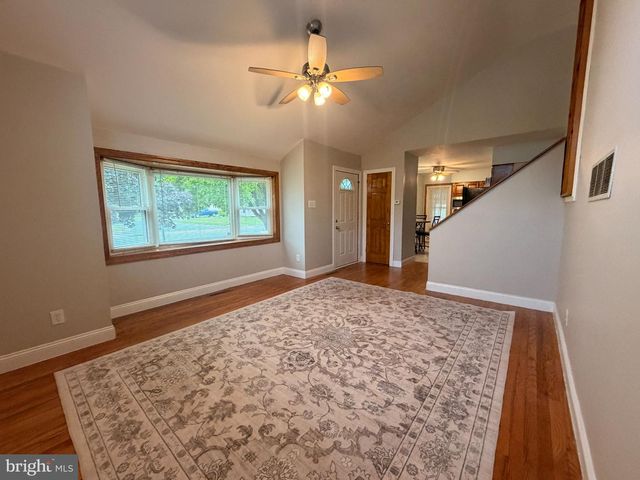 6 LYNCH FARM DR, Newark, DE 19713