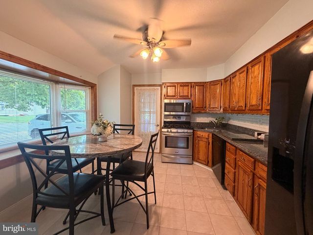 6 LYNCH FARM DR, Newark, DE 19713